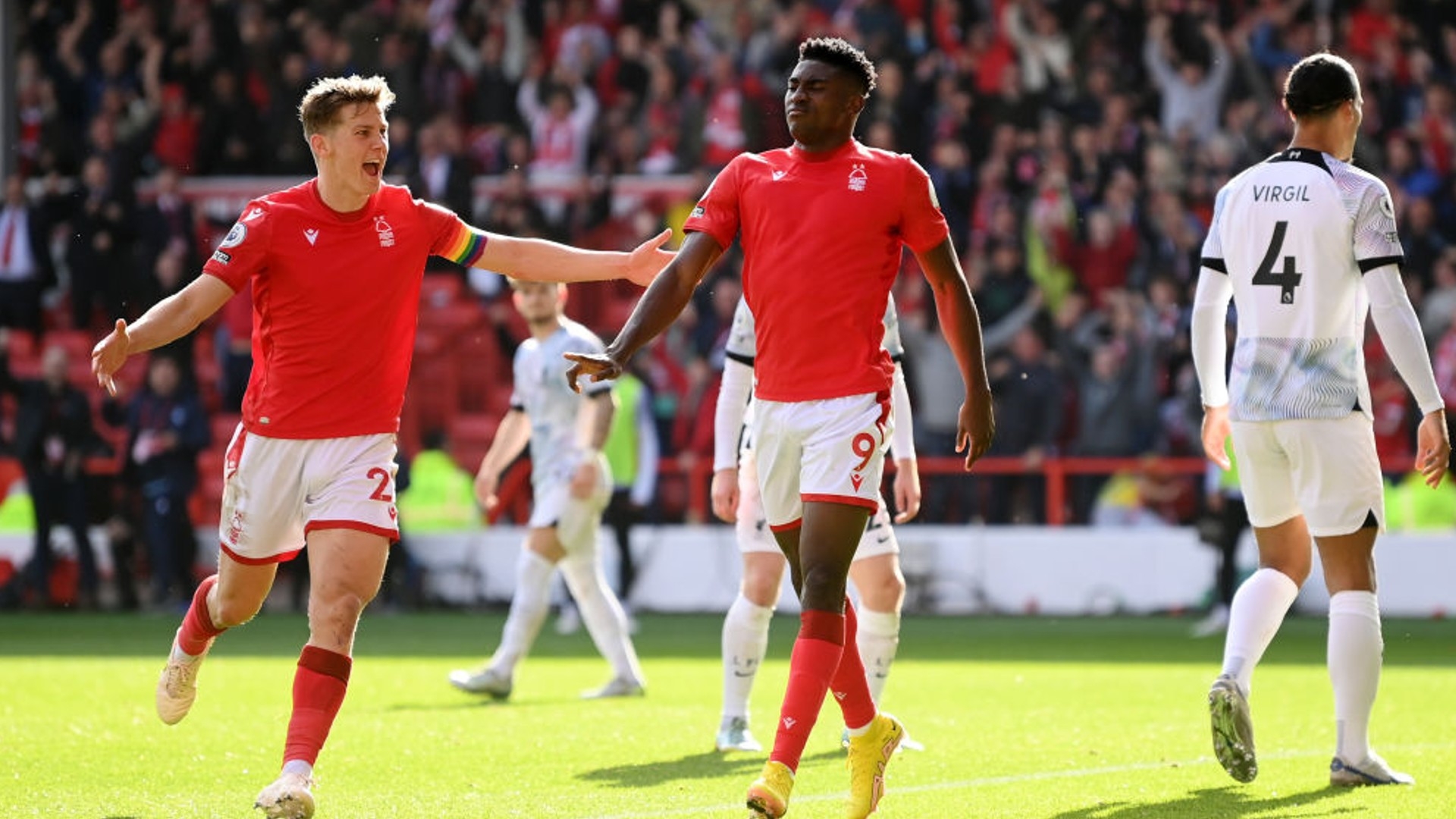 俱乐部争相 俱乐部争相